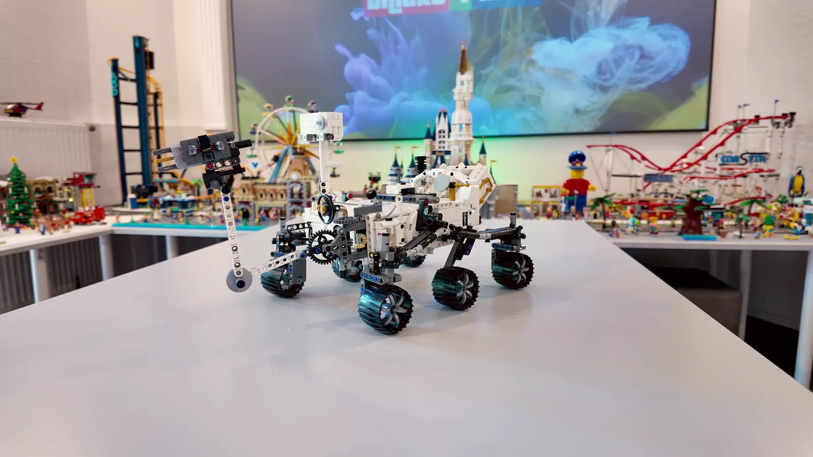 LEGO Mars keşif aracı modeli